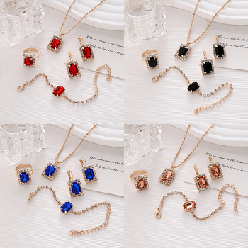 Geometriai formájú rhinestone ékszerszett – fém, gyémánt-hatású felület, tartalmaz fülbevalót, nyakláncot és karkötőt kígyó lánccal