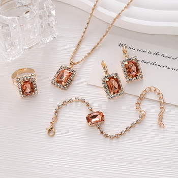 Geometriai formájú rhinestone ékszerszett – fém, gyémánt-hatású felület, tartalmaz fülbevalót, nyakláncot és karkötőt kígyó lánccal