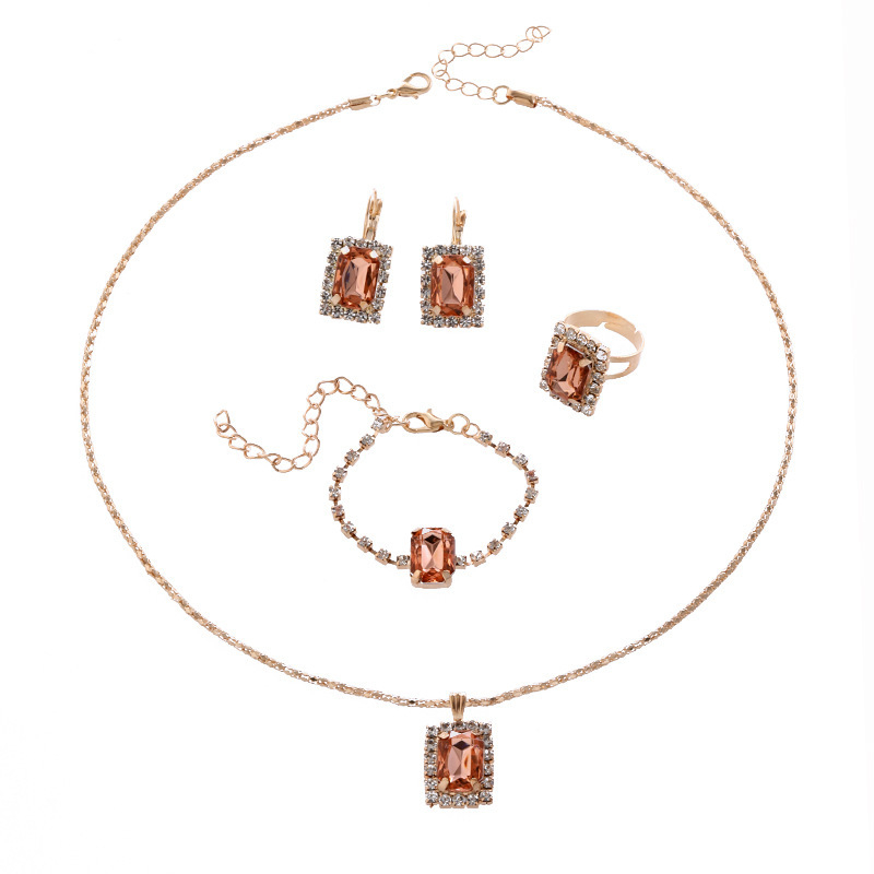 Geometriai formájú rhinestone ékszerszett – fém, gyémánt-hatású felület, tartalmaz fülbevalót, nyakláncot és karkötőt kígyó lánccal