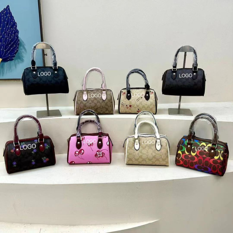 Torba oblika jastuka, PU materijal, zatvarač na zip, poliester podstava, gradski minimalistički stil