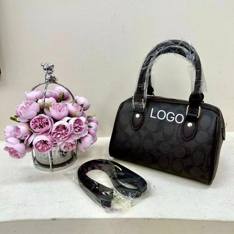 Torba oblika jastuka, PU materijal, zatvarač na zip, poliester podstava, gradski minimalistički stil