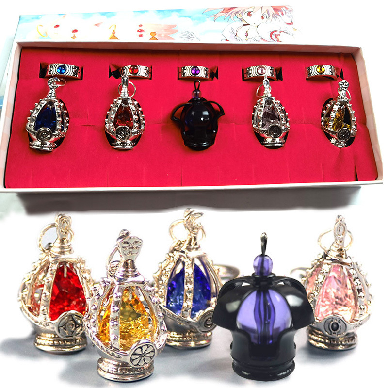 Ötvözetből készült ékszerszett elektroplatírozással, csavart lánccal, nyaklánccal és kézre illő ékszerekkel, függők szív, könnycsepp és harang formában