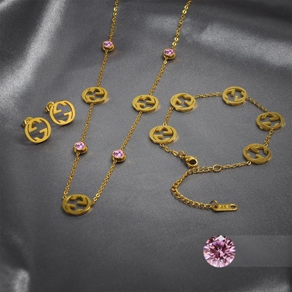 Ékszerszett: Titánacél cirkóniával, O-lánc, rozsdamentes acél medál, keresztre/korona/román szám motívumok; fülbevaló + nyaklánc + karkötő