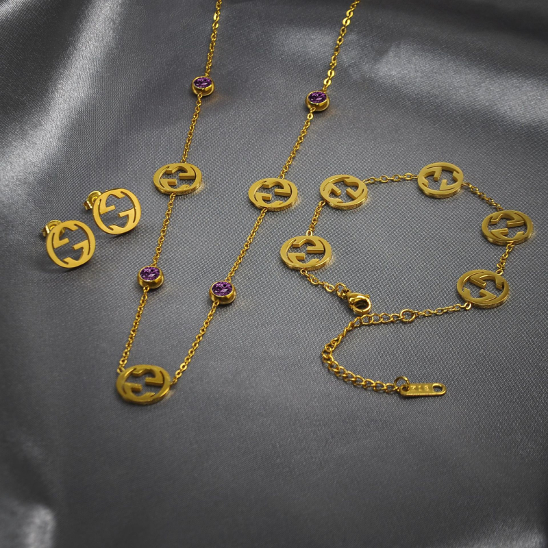 Ékszerszett: Titánacél cirkóniával, O-lánc, rozsdamentes acél medál, keresztre/korona/román szám motívumok; fülbevaló + nyaklánc + karkötő