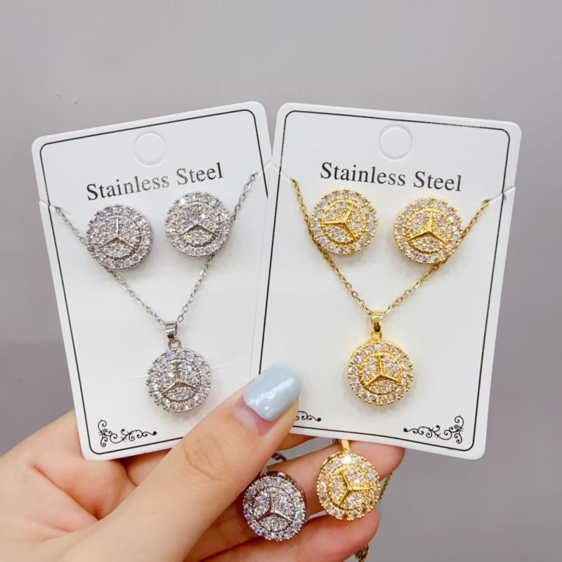 Női réz ékszerkészlet: nyaklánc, fülbevaló és gyűrű, O-formájú lánccal és réz medálok szív, csepp és harang formában