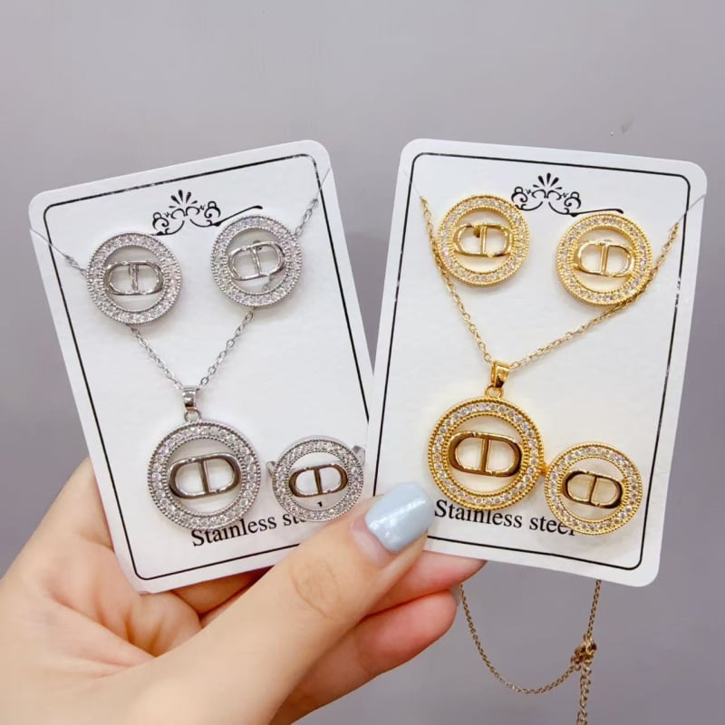 Női réz ékszerkészlet: nyaklánc, fülbevaló és gyűrű, O-formájú lánccal és réz medálok szív, csepp és harang formában