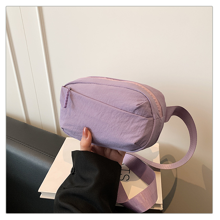 Nylon crossbody torba, poliester podstava, zatvaranje zipom, džep za telefon, unutarnji džep
