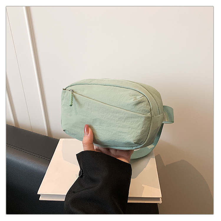Nylon crossbody torba, poliester podstava, zatvaranje zipom, džep za telefon, unutarnji džep
