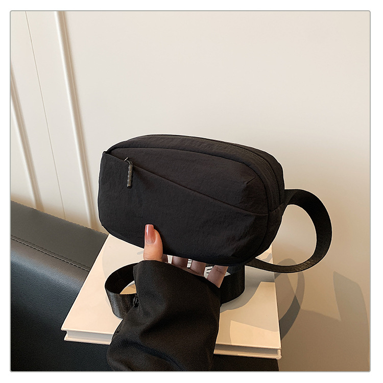 Nylon crossbody torba, poliester podstava, zatvaranje zipom, džep za telefon, unutarnji džep