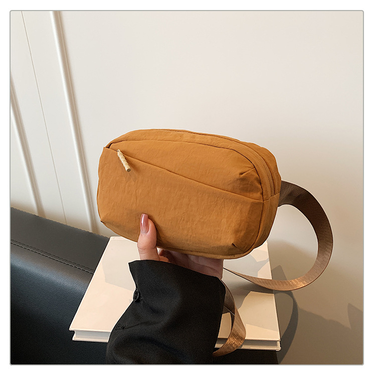 Nylon crossbody torba, poliester podstava, zatvaranje zipom, džep za telefon, unutarnji džep