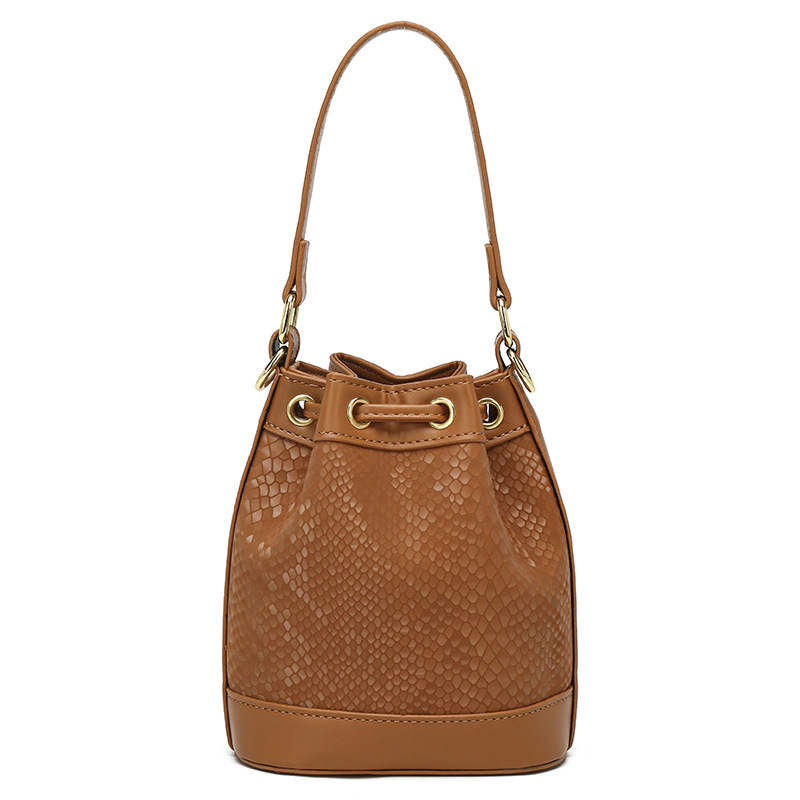 PU taška bucket, mestský minimalistický štýl, zapínanie šnúrkou, polyesterové vnútro, vnútorná kapsa na zips, pre každodenné nosenie