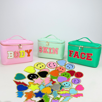 Козметичен несесер с бродирани букви; марка Songlan; нейлон; ципа; водоустойчив; 135 грама.