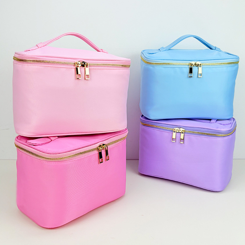 Козметичен несесер с бродирани букви; марка Songlan; нейлон; ципа; водоустойчив; 135 грама.