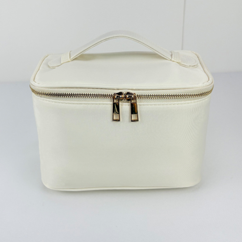 Козметичен несесер с бродирани букви; марка Songlan; нейлон; ципа; водоустойчив; 135 грама.