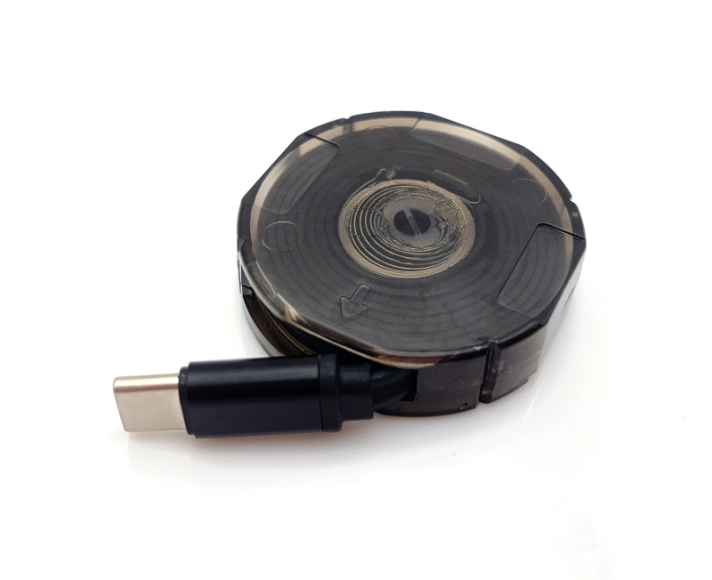 Automobilska punjač s automatskim izvlačnim USB-C PD kabelom, brzo punjenje 45/60W