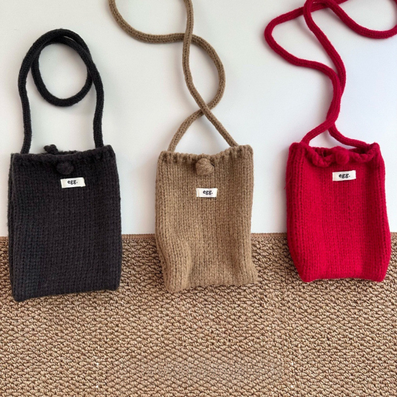 Geantă pentru telefon din lână, tricotată, formă pătrată verticală, închidere cu șnur, buzunar pentru telefon, toamnă 2024