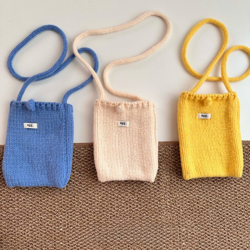 Geantă pentru telefon din lână, tricotată, formă pătrată verticală, închidere cu șnur, buzunar pentru telefon, toamnă 2024