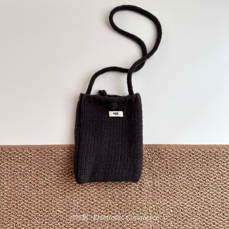 Geantă pentru telefon din lână, tricotată, formă pătrată verticală, închidere cu șnur, buzunar pentru telefon, toamnă 2024