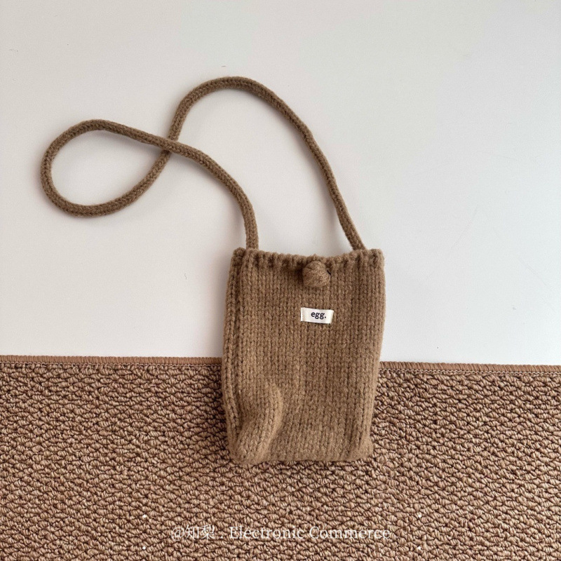 Geantă pentru telefon din lână, tricotată, formă pătrată verticală, închidere cu șnur, buzunar pentru telefon, toamnă 2024