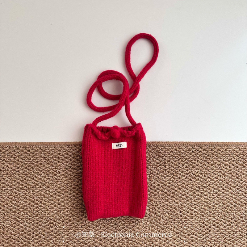 Geantă pentru telefon din lână, tricotată, formă pătrată verticală, închidere cu șnur, buzunar pentru telefon, toamnă 2024