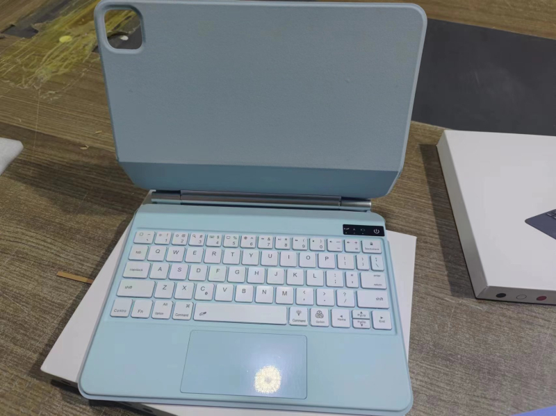 Tastatură wireless Bluetooth cu husă magnetică plutitoare pentru iPad Pro / Air