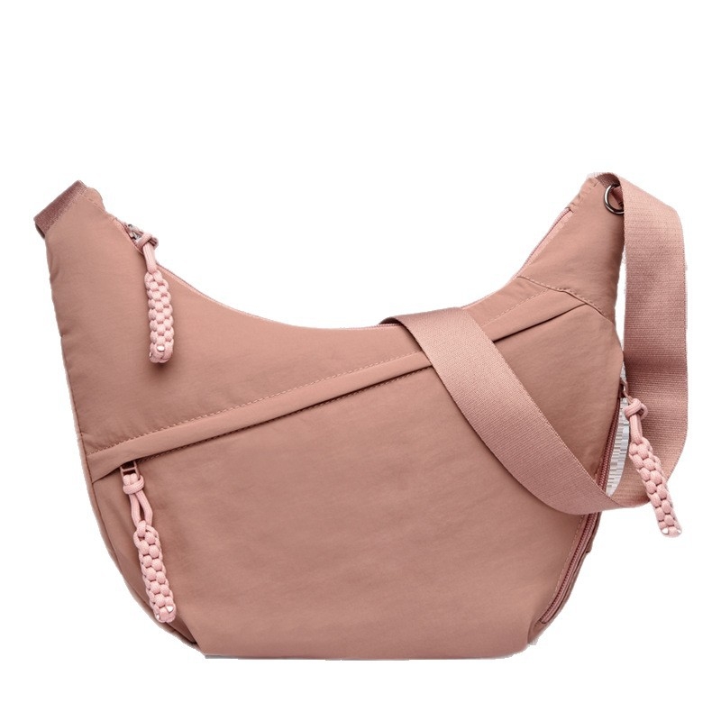 Crossbody torba u urbanom stilu, najlon, dumpling oblik, zatvarač, jesen 2025
