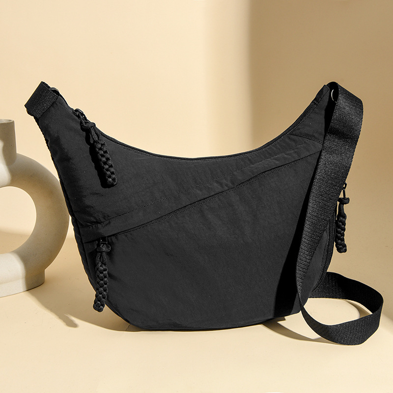 Crossbody torba u urbanom stilu, najlon, dumpling oblik, zatvarač, jesen 2025