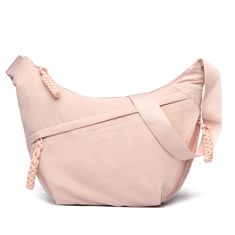 Crossbody torba u urbanom stilu, najlon, dumpling oblik, zatvarač, jesen 2025