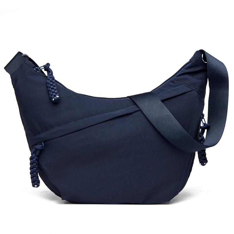 Crossbody torba u urbanom stilu, najlon, dumpling oblik, zatvarač, jesen 2025