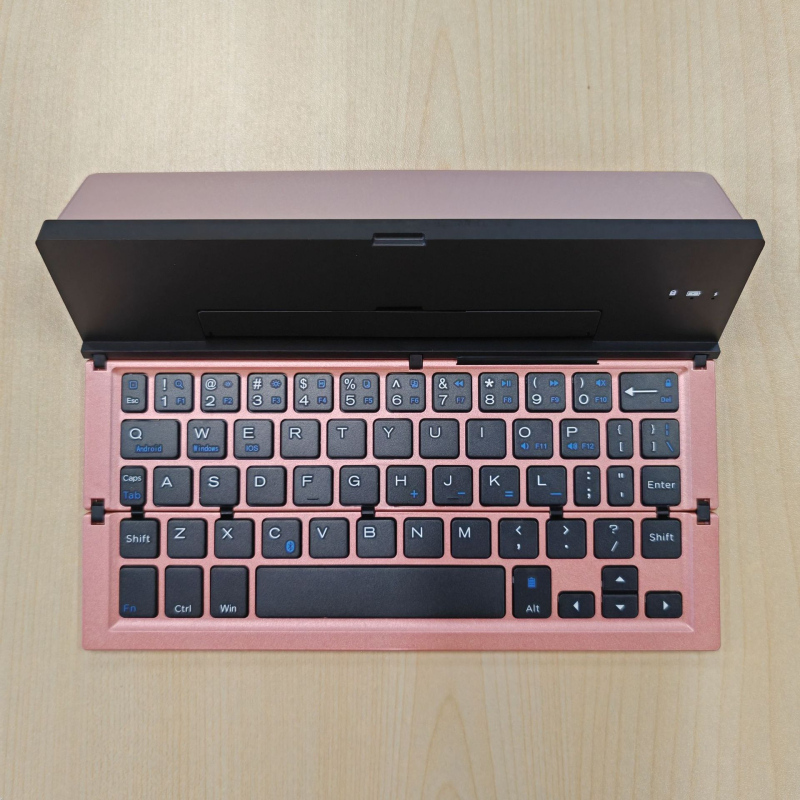 Bežična tipkovnica od aluminijske legure, trostruki sklopivi dizajn, Bluetooth, univerzalna kompatibilnost s iOS/Android/Windows, ergonomski dizajn.