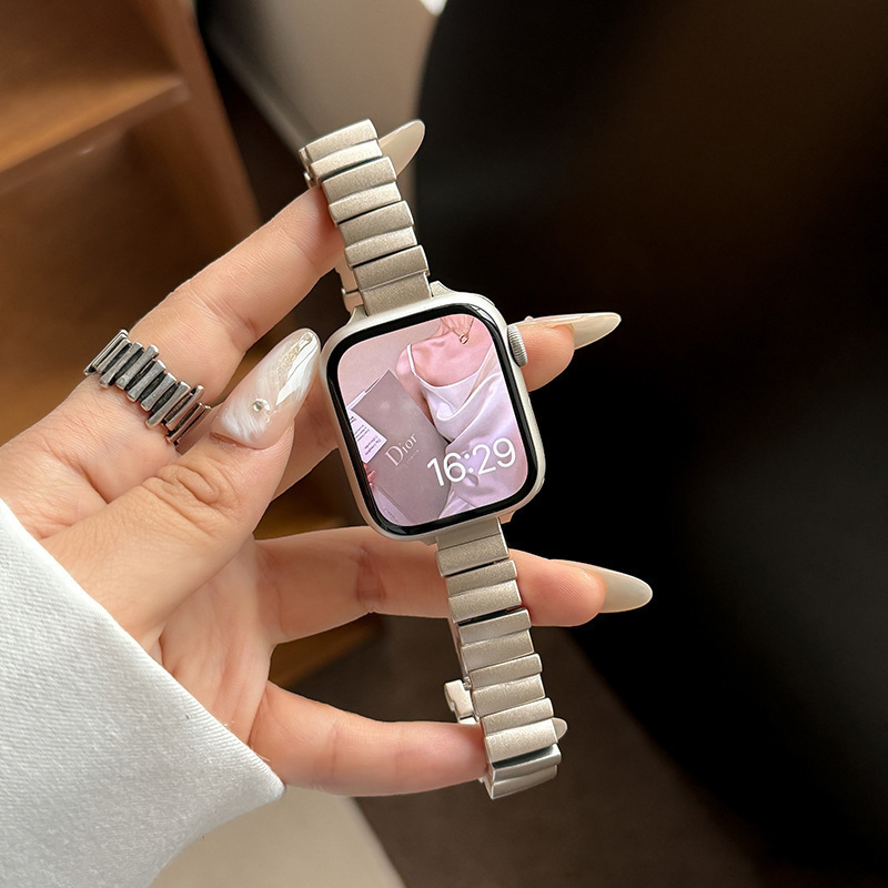 Premium ženska metalna narukvica za Apple Watch, asimetričan dizajn, 14 mm leptir kopča, kompatibilna sa S987