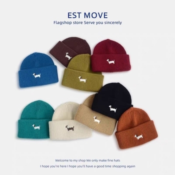 Gyerekeknek készült gyapjú kötött sapka koreai hímzett kutya motívummal, meleg és szélálló, kupola stílusú, poliészter anyag