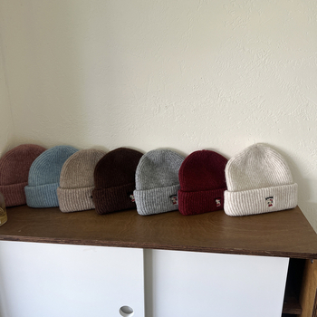 Kötött gyerek sapka macskás hímzéssel — Winter 2025, meleg és szélálló, kupola alakú, macskás hímzés, 2–10 éveseknek