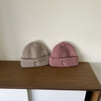 Kötött gyerek sapka macskás hímzéssel — Winter 2025, meleg és szélálló, kupola alakú, macskás hímzés, 2–10 éveseknek