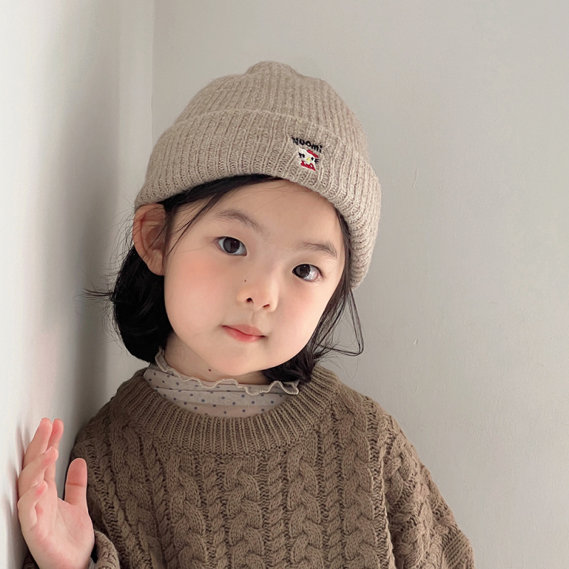 Kötött gyerek sapka macskás hímzéssel — Winter 2025, meleg és szélálló, kupola alakú, macskás hímzés, 2–10 éveseknek