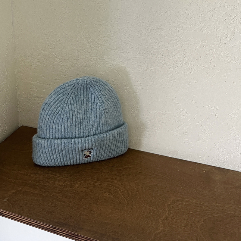 Kötött gyerek sapka macskás hímzéssel — Winter 2025, meleg és szélálló, kupola alakú, macskás hímzés, 2–10 éveseknek