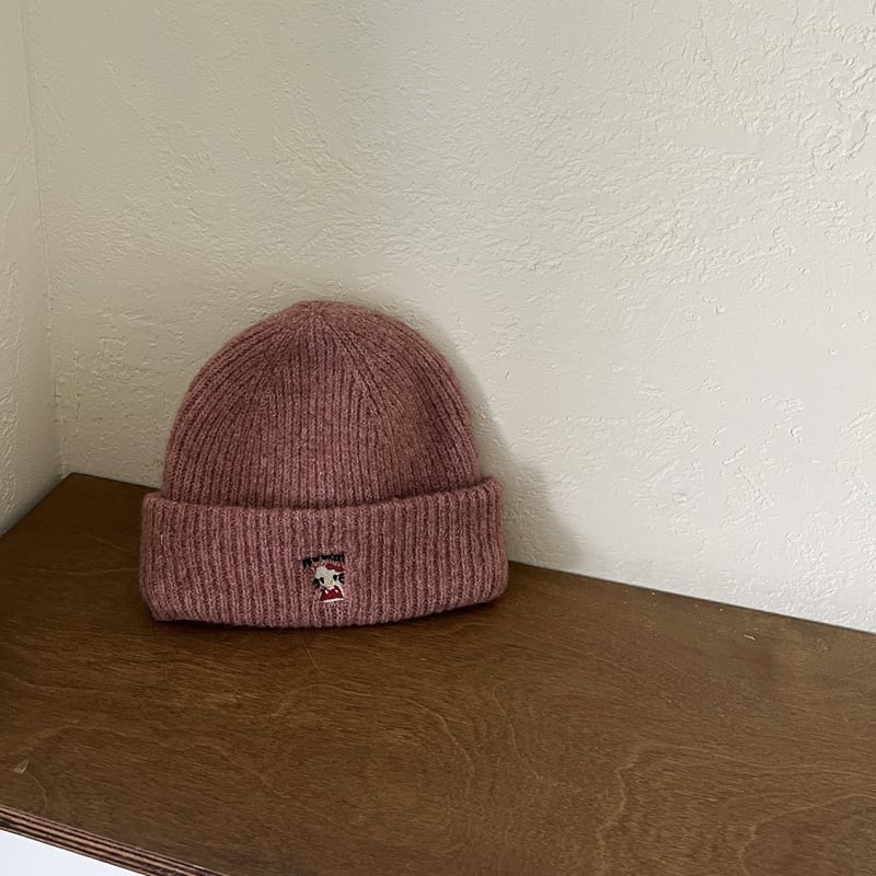 Kötött gyerek sapka macskás hímzéssel — Winter 2025, meleg és szélálló, kupola alakú, macskás hímzés, 2–10 éveseknek