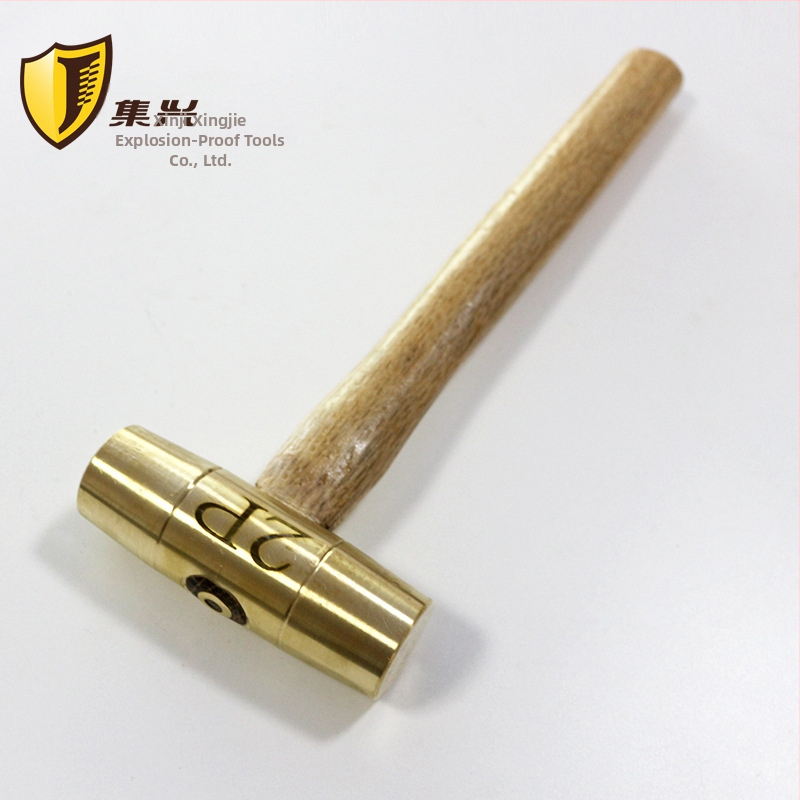 Misiņa āmurs ar koka rokturi un apaļu galvu, eksplozijām drošs un bez dzirkstelēm