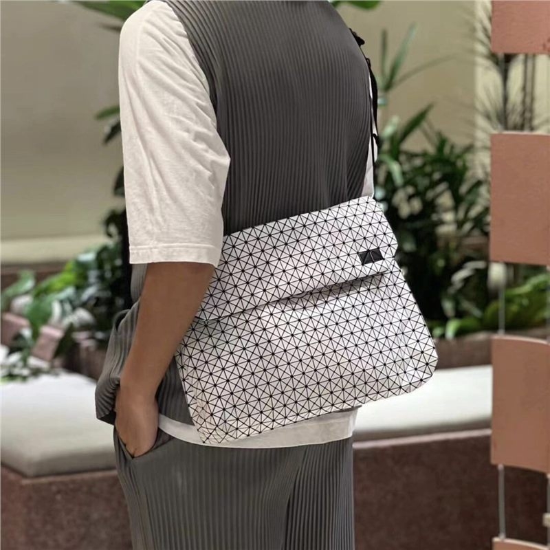 Muška crossbody torba u urbanom stilu, tijelo od silikona, podstava od poliestera, proljeće 2025