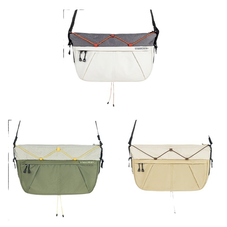 Muška crossbody torba s svilenim cvjetnim uzorkom, uzorak 69850, podstava: platno, jesen 2025 izdanje, za slobodno vrijeme putovanja