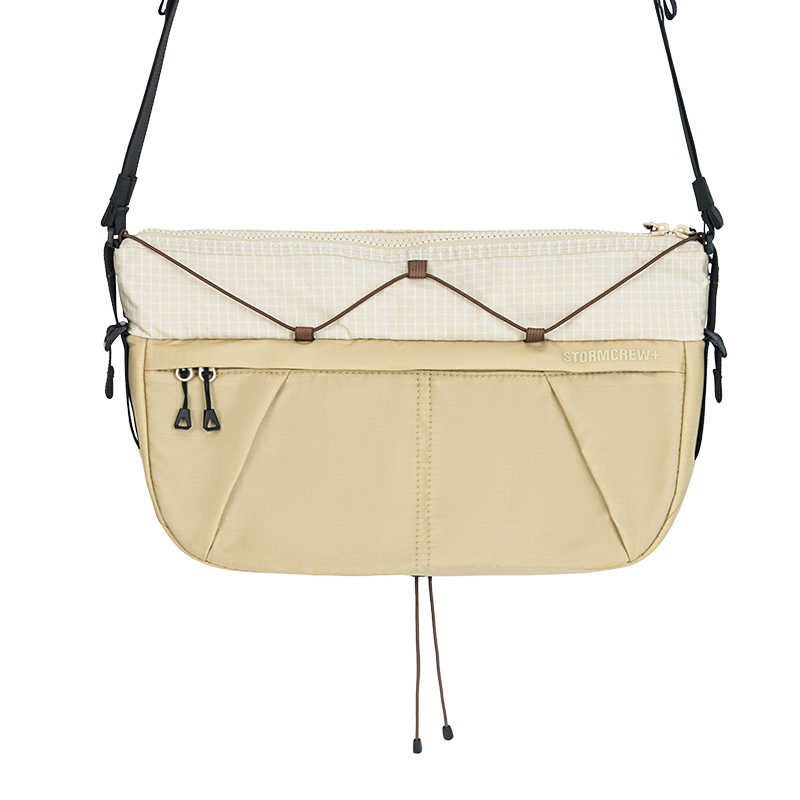 Muška crossbody torba s svilenim cvjetnim uzorkom, uzorak 69850, podstava: platno, jesen 2025 izdanje, za slobodno vrijeme putovanja