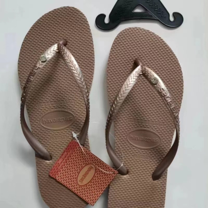 Moterų flip-flopai vasarai (PVC viršus, guminė padas, graffiti raštas, injekcininiu būdu suformuotas padas, pado storis 0–3 cm)