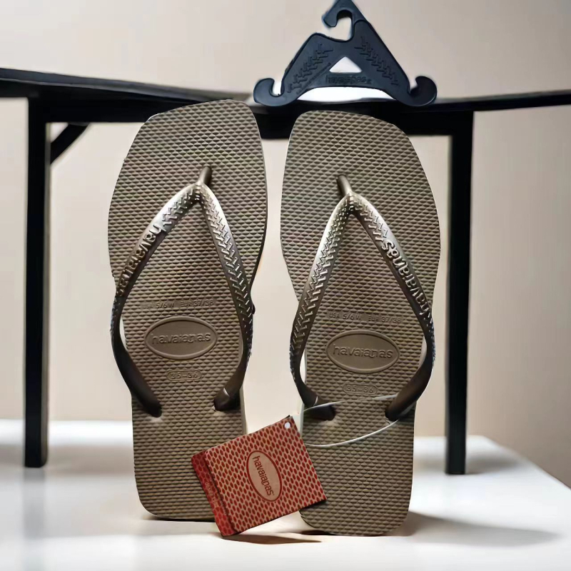 Moterų flip-flopai vasarai (PVC viršus, guminė padas, graffiti raštas, injekcininiu būdu suformuotas padas, pado storis 0–3 cm)