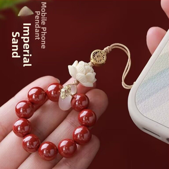 Cinnabar karoliai su viduramžių stiliumi ir literatūrinio retro detalėmis, 2025 m. pavasaris leidimas.