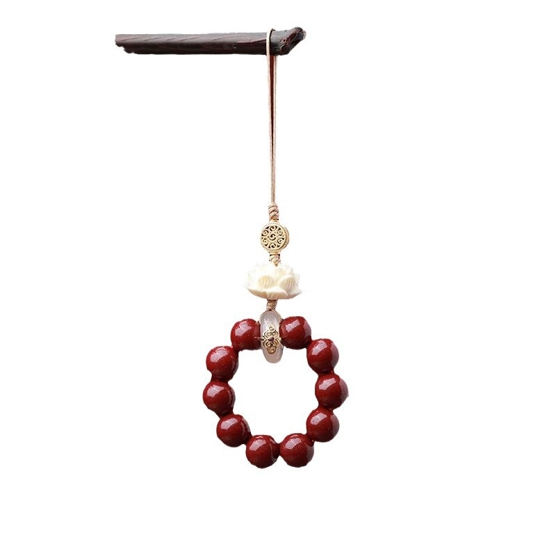 Cinnabar karoliai su viduramžių stiliumi ir literatūrinio retro detalėmis, 2025 m. pavasaris leidimas.