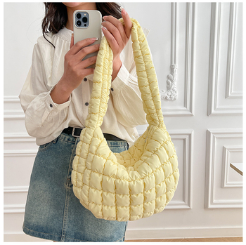 Torba preko ramena Cloud Pack, plisirani najlon, zatvarač, velika kapaciteta