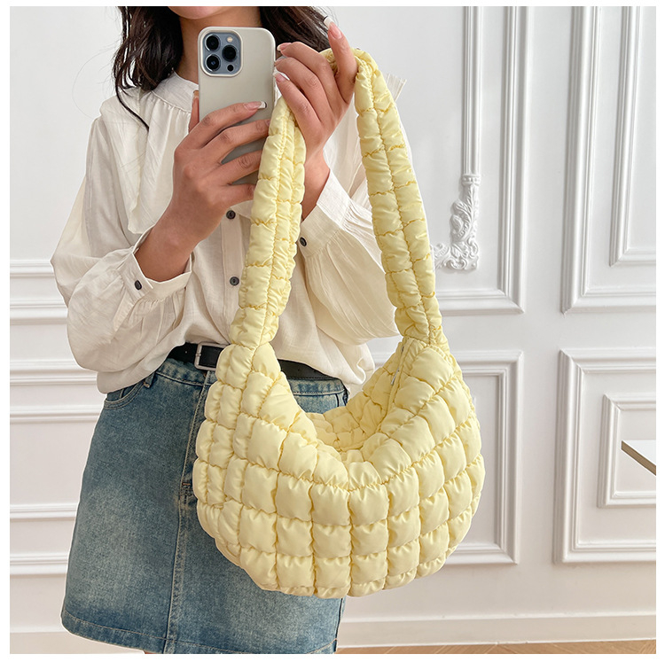 Torba preko ramena Cloud Pack, plisirani najlon, zatvarač, velika kapaciteta