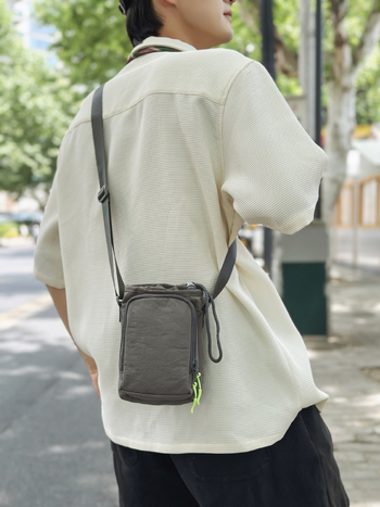 Geantă pentru telefon mobil crossbody | Nailon, închidere cu șnur, formă verticală pătrată, stil street fashion, căptușeală poliester