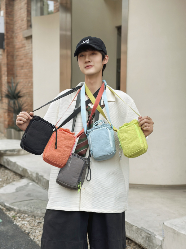 Geantă pentru telefon mobil crossbody | Nailon, închidere cu șnur, formă verticală pătrată, stil street fashion, căptușeală poliester