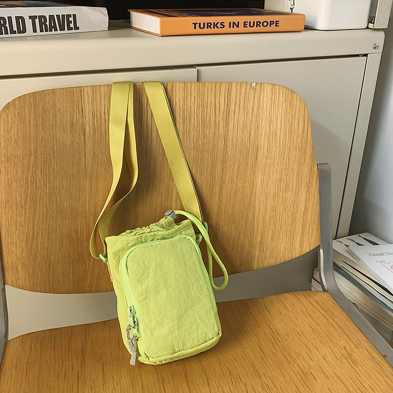 Geantă pentru telefon mobil crossbody | Nailon, închidere cu șnur, formă verticală pătrată, stil street fashion, căptușeală poliester